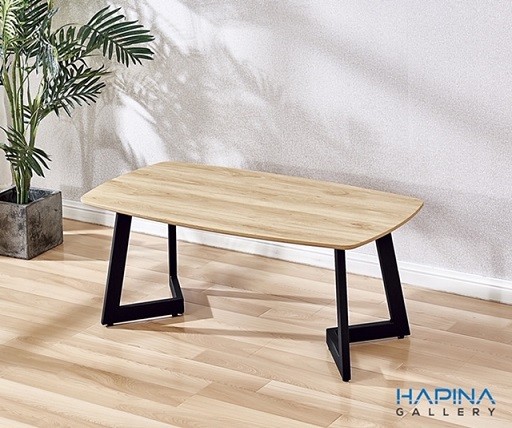 שולחן עץ בהיר לסלון