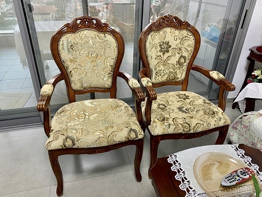 כיסא עץ בסגנון איטלקי ידיות "סמדר" פרחים