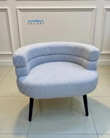 כורסא מעוגלת קטנה בצבע אפור