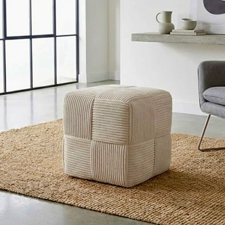 הדום מרובע קטן קומפקטי שמנת