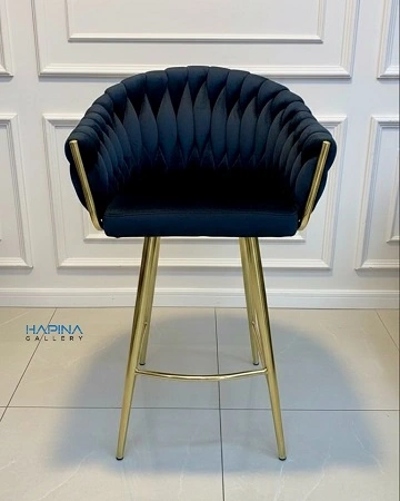 כיסא בר מעוצב בצבע שחור